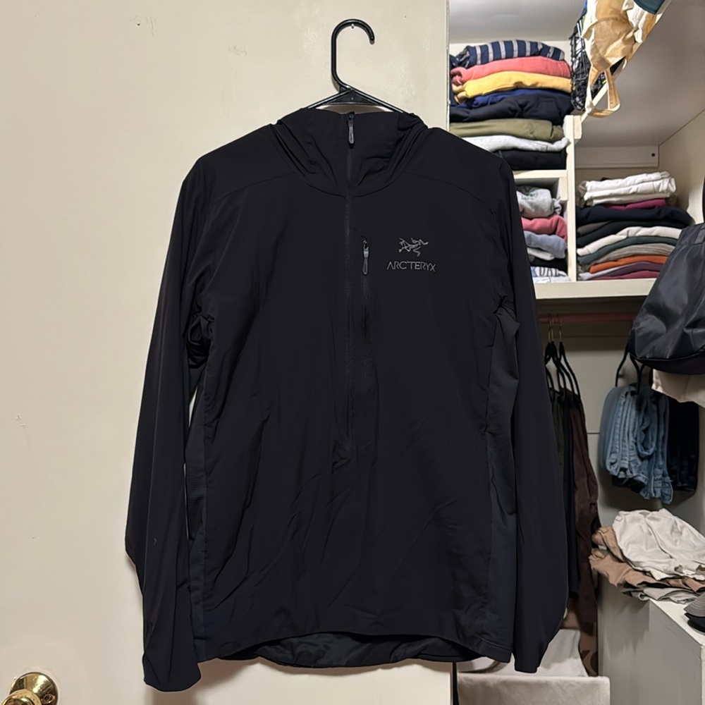 Men’s Arc’Teryx Pullover with hood. Black. Size small